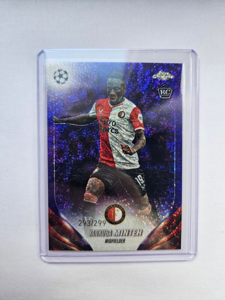 Yankuba Minteh Topps Chrome RC Refractor Feyenoord 293/299, Ophalen of Verzenden, Zo goed als nieuw, Feyenoord, Poster, Plaatje of Sticker