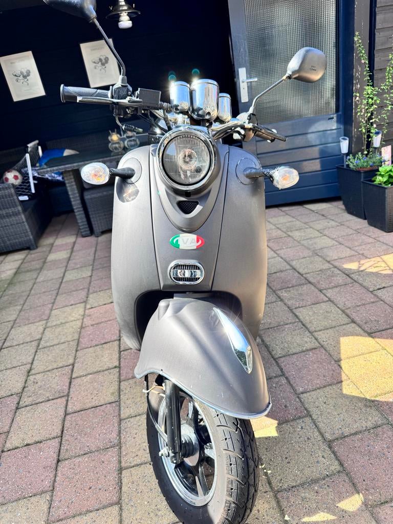 Grijze IVA scooter, Fietsen en Brommers, Brommers | Overige merken, Ophalen, Gebruikt, 0 versnellingen, 50 cc
