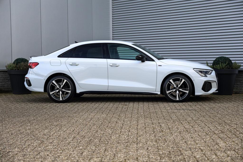 Audi A3 Limousine 35 TFSI 3x S-Line 150PK Trekh|Zwart optiek, Auto's, 150 pk, Leder en Stof, Wit, Bedrijf