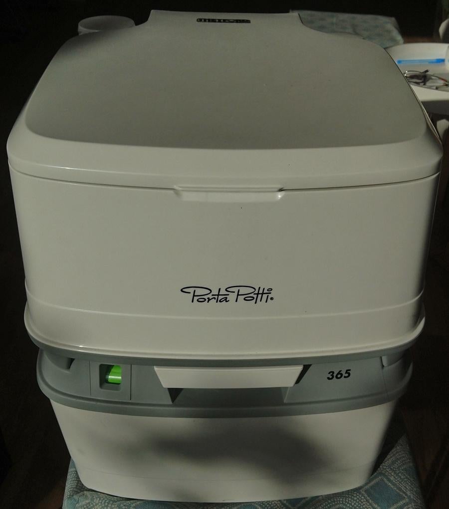 Thetford Porta Porti toilet, Ophalen