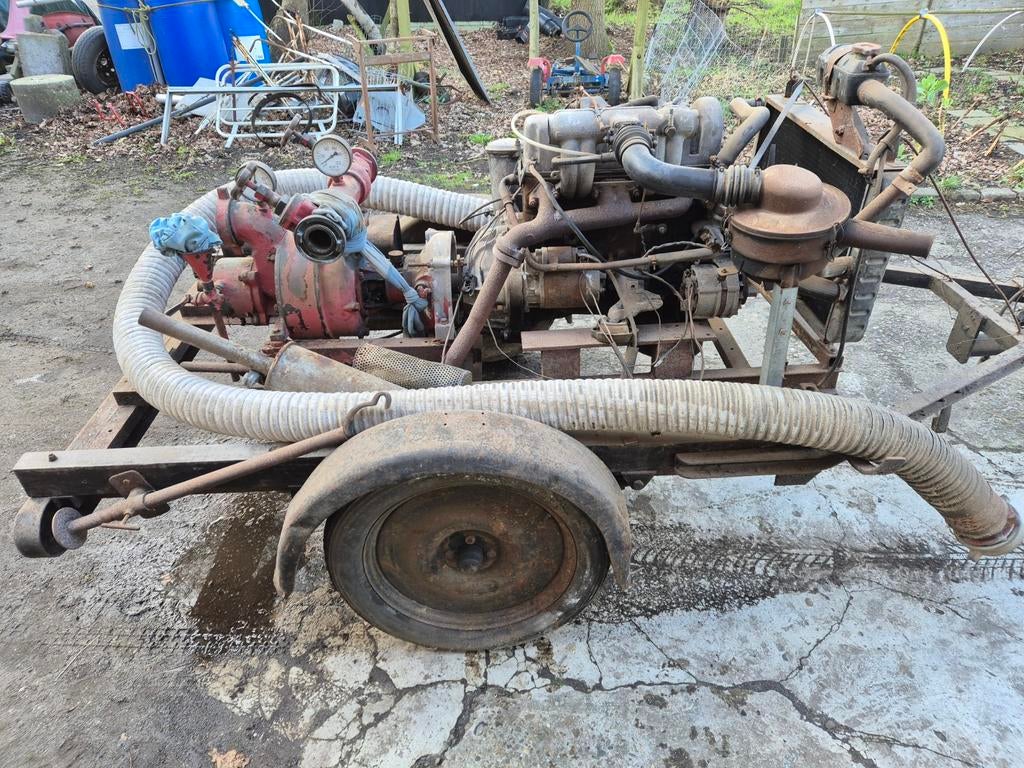 Brandweerpomp mercedes motor, Ophalen