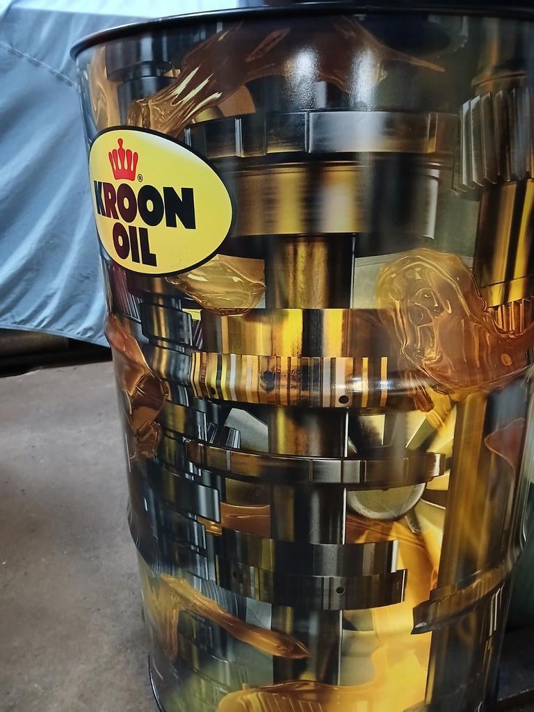 ZE ZIJN ER WEER, OLIEVATEN LEEG 208 LTR, Ophalen, Zo goed als nieuw