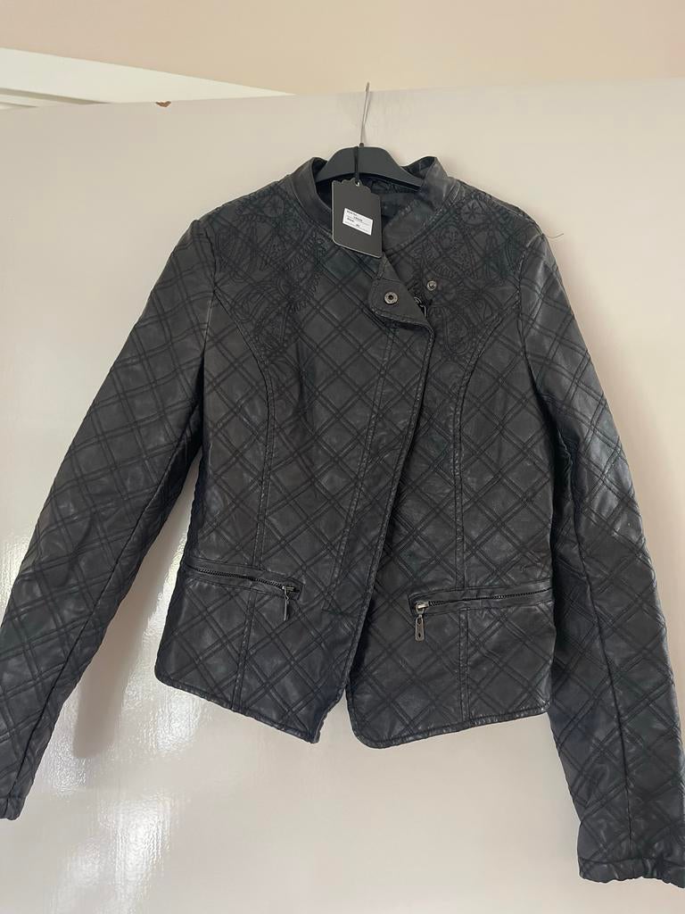 Stijlvol osley Zwart Jasje - Maat 40, Kleding | Dames, Verzenden, Nieuw, Maat 38/40 (M), Zwart