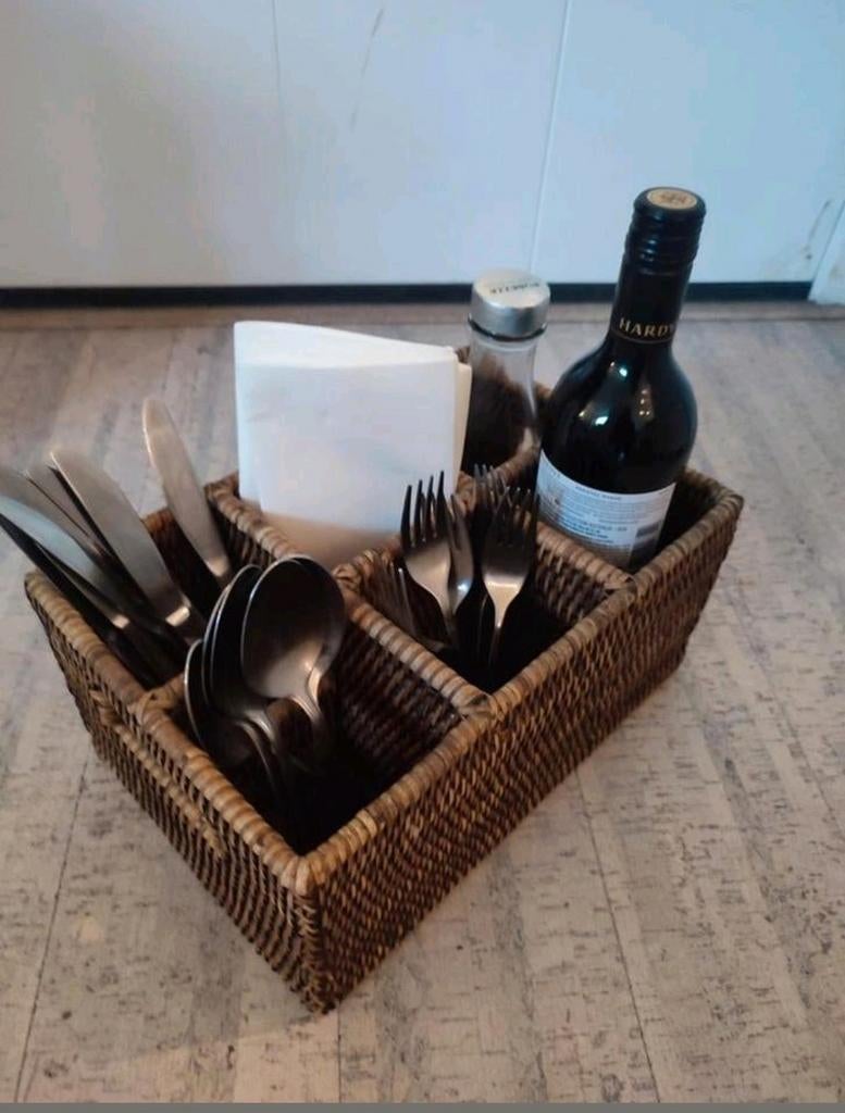 Rieten brocante mand, wijnrek / bestekrek, 6 vaks, 20x30, Ophalen of Verzenden, Zo goed als nieuw