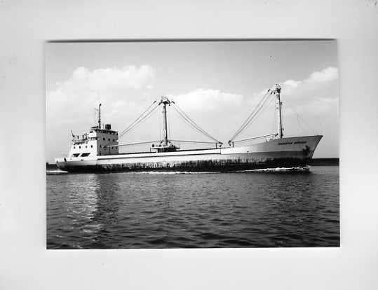 scheepvaart-foto-marietje bohmer 1966, Ophalen of Verzenden, Zo goed als nieuw, Motorboot, Boek of Tijdschrift