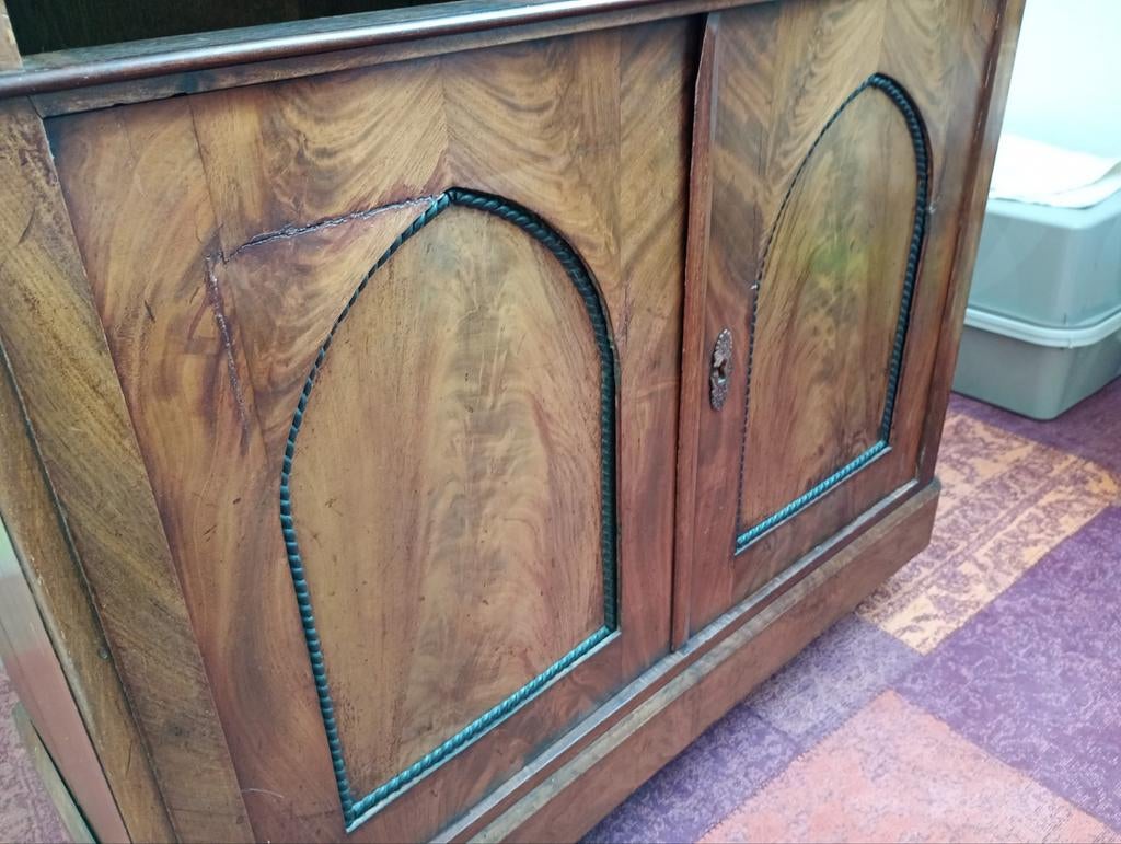 Klassiek notenhouten kastje - opknapbeurt nodig, Ophalen