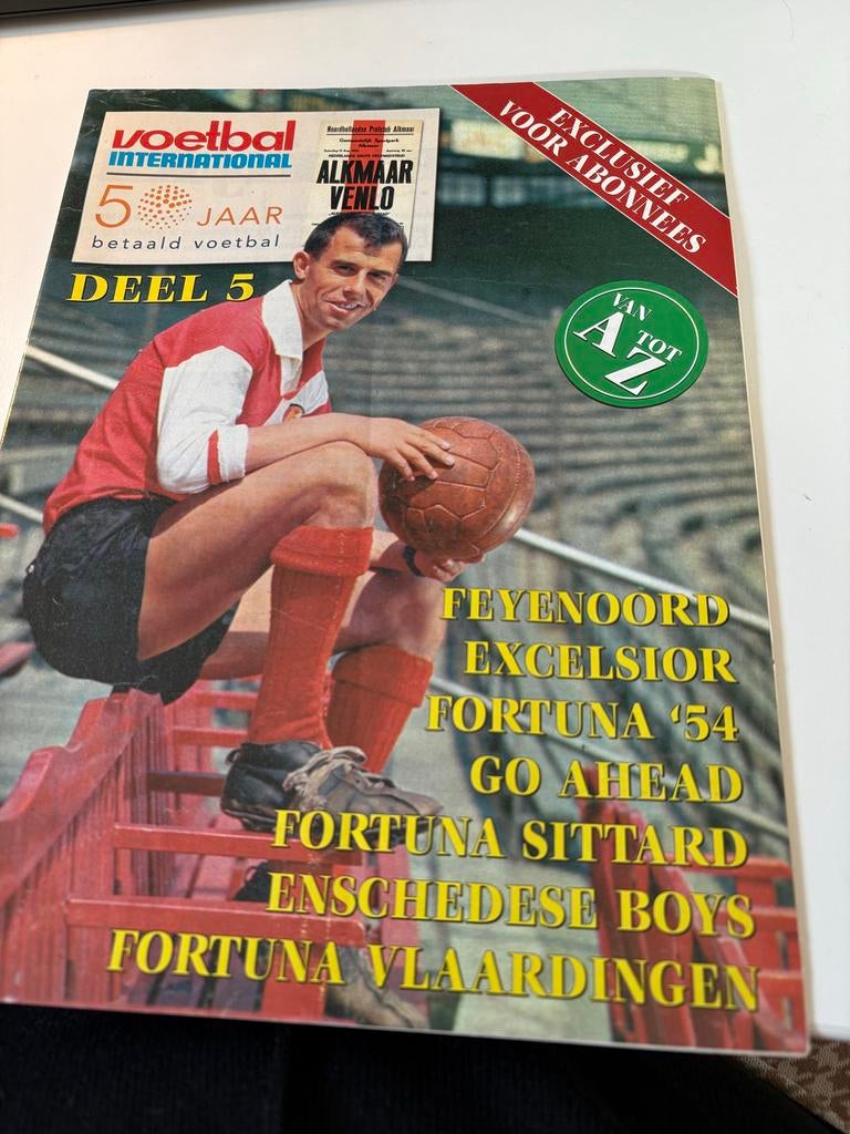 Voetbal International - Deel 2, 3, 4 en 5 (50 jaar betaald v, Ophalen of Verzenden, Gelezen, Balsport