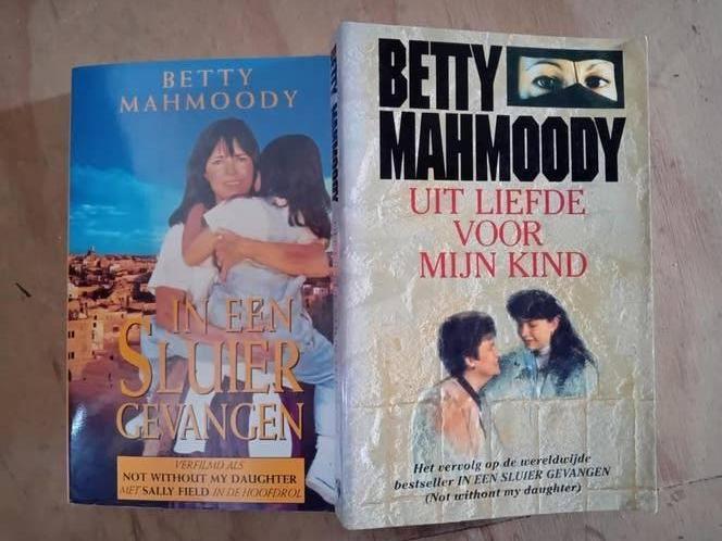 Betty mahmoody uit liefde voor mijn kind - sluier gevangen, Boeken, Ophalen of Verzenden, Gelezen, Betty mahmoody