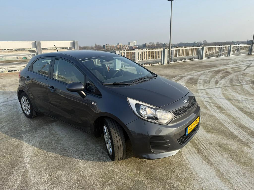 Kia Rio 1.2 I 5DRS 2016 Grijs, Auto's, Voorwielaandrijving, 40 €/maand, Euro 6, 4 cilinders