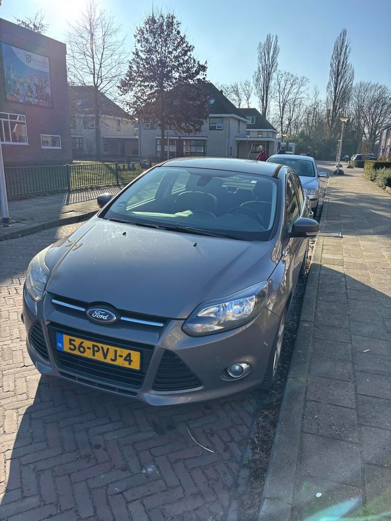 Ford Focus 1.6 Ti-vct 92KW 4-D 2011 Bruin, Auto's, 1596 cc, 125 pk, 4 cilinders, Bruin