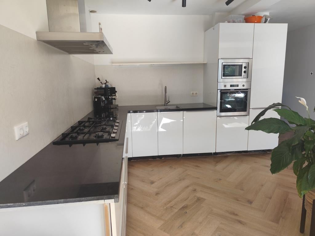 Complete hoekkeuken hoogglans wit met granieten aanrechtblad, Huis en Inrichting, Ophalen, Gebruikt, Wit, Hoekkeuken