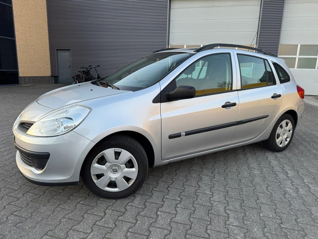 Renault Clio 1.2 TCE PANORAMA DAK/AIRCO/PDC/TREKHAAK/PARROT, Voorwielaandrijving, 4 cilinders, 1095 kg, 49 €/maand
