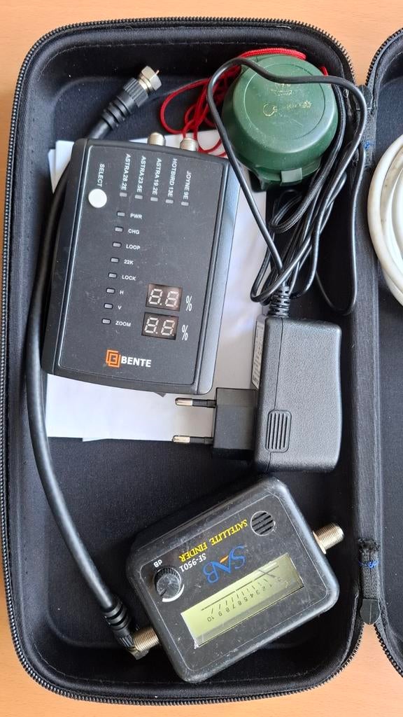 Satelliet Finder Set: Bente en SAB SF-5001, Audio, Tv en Foto, Schotelantennes, Gebruikt, (Schotel)antenne-accessoires, Overige merken