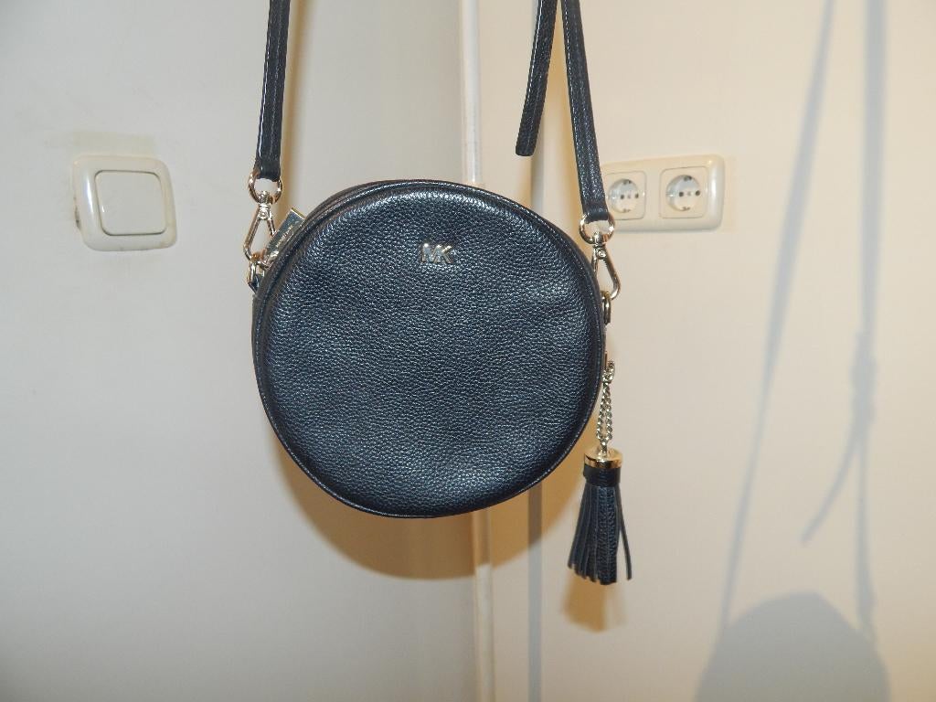 Michael Kors leren schoudertas rond model gouden hardware