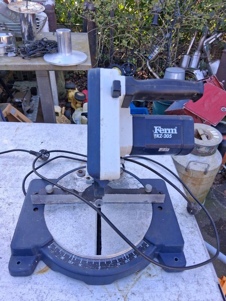 Zaagmachine, Ophalen, 1200 watt of meer, Afkortzaag, 30 tot 70 mm