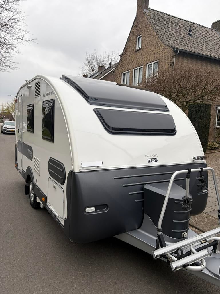 Adria Action 391 PD , vast bed, mover, luifel, topstaat,2020, Caravans en Kamperen, Caravans, Tot en met 2, Dwarsbed, Particulier