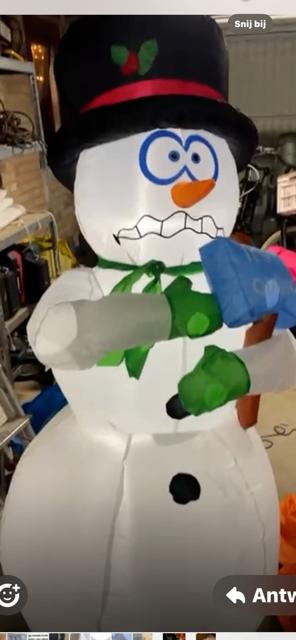 mooie kleding en opblaas versiering / artikelen voor kerst, Ophalen of Verzenden, Zo goed als nieuw