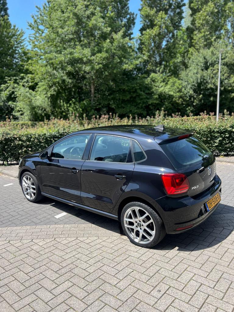 Volkswagen Polo 1.0 TSI 55KW 2014 Zwart, Auto's, Zwart, Handgeschakeld, Particulier, 3 cilinders