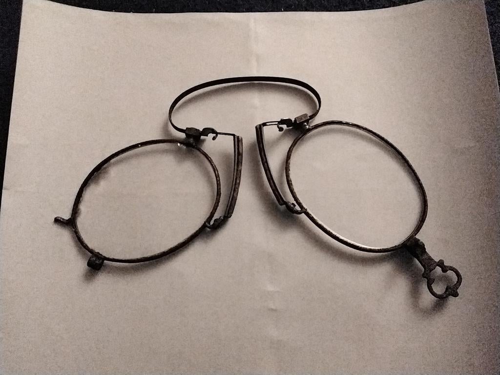 2 oude brilletjes, Verzenden, Gebruikt