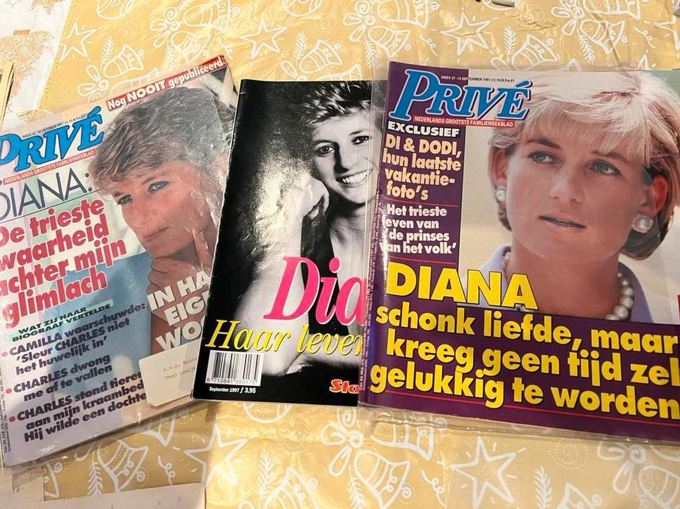 Kranten en tijdschriften over dood Princess Diana in 1997, Verzamelen, Koninklijk Huis en Royalty, Ophalen of Verzenden, Nederland