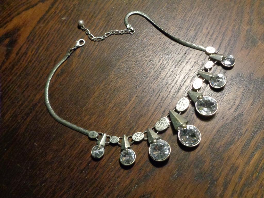 zilverkleurige ketting met dik kristal nr k 5453, Met kristal, Overige materialen, Nieuw, Ophalen of Verzenden