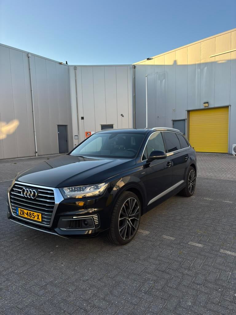 Audi Q7 Etron - Pano - Acc - Head Up - Keyless - Nachtzicht, Auto's, Audi, Automaat, 2420 kg, Zwart, Particulier