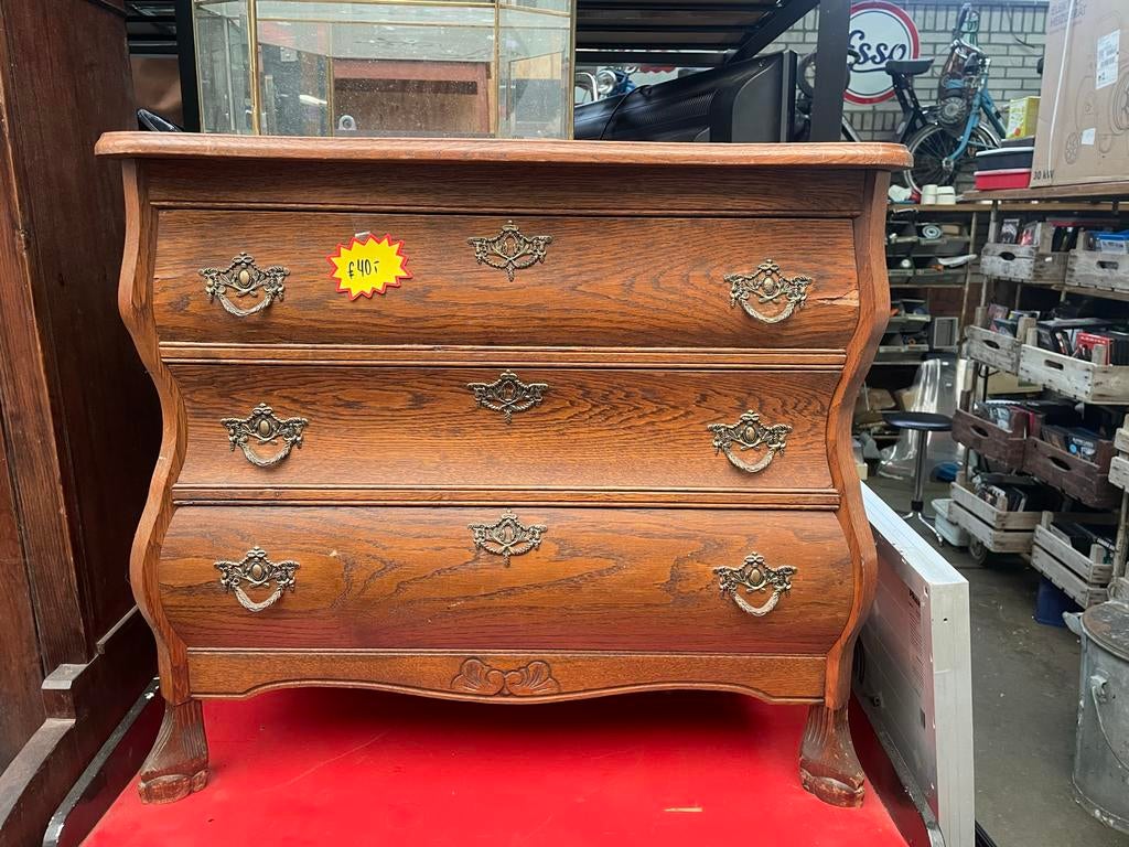 Antiek eikenhouten buikkastje met 3 lades en messing beslag, Eikenhout, X, Minder dan 100 cm, 25 tot 50 cm