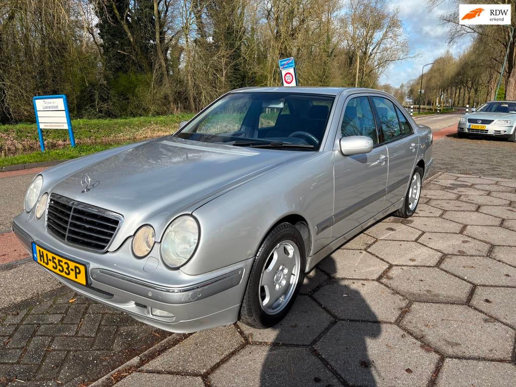 Mercedes-Benz E-klasse 320 Avantgarde, Auto's, Gebruikt, Bedrijf, Blauw, 6 cilinders