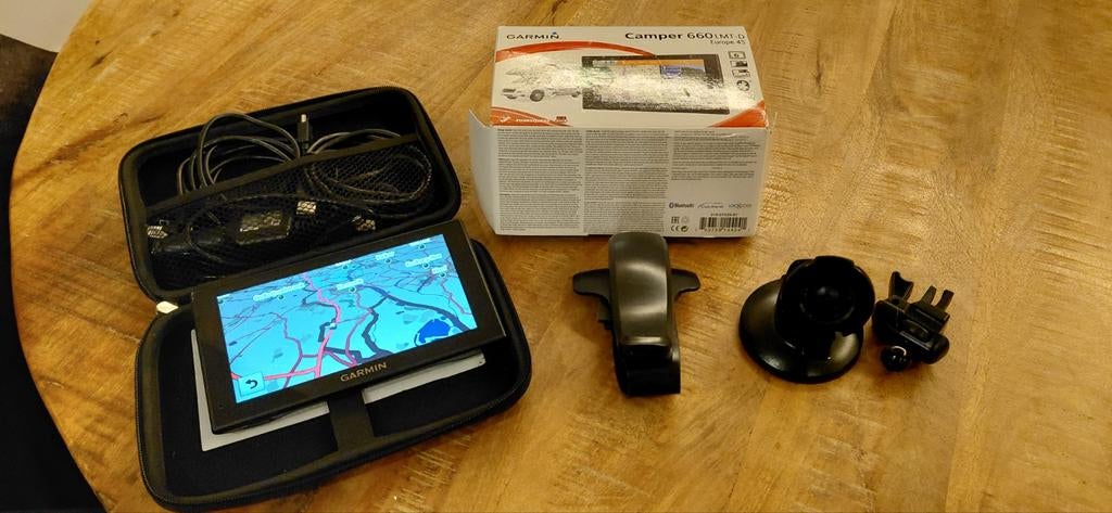 Garmin Camper 660LMT-D navigatie met accessoiresen case, Auto diversen, Autonavigatie, Zo goed als nieuw, Ophalen of Verzenden