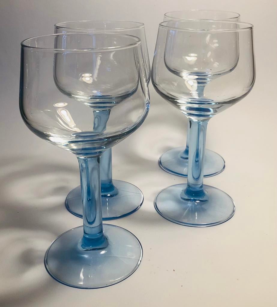 Vier wijnglazen met lichtblauw voetje, Verzenden, Overige typen