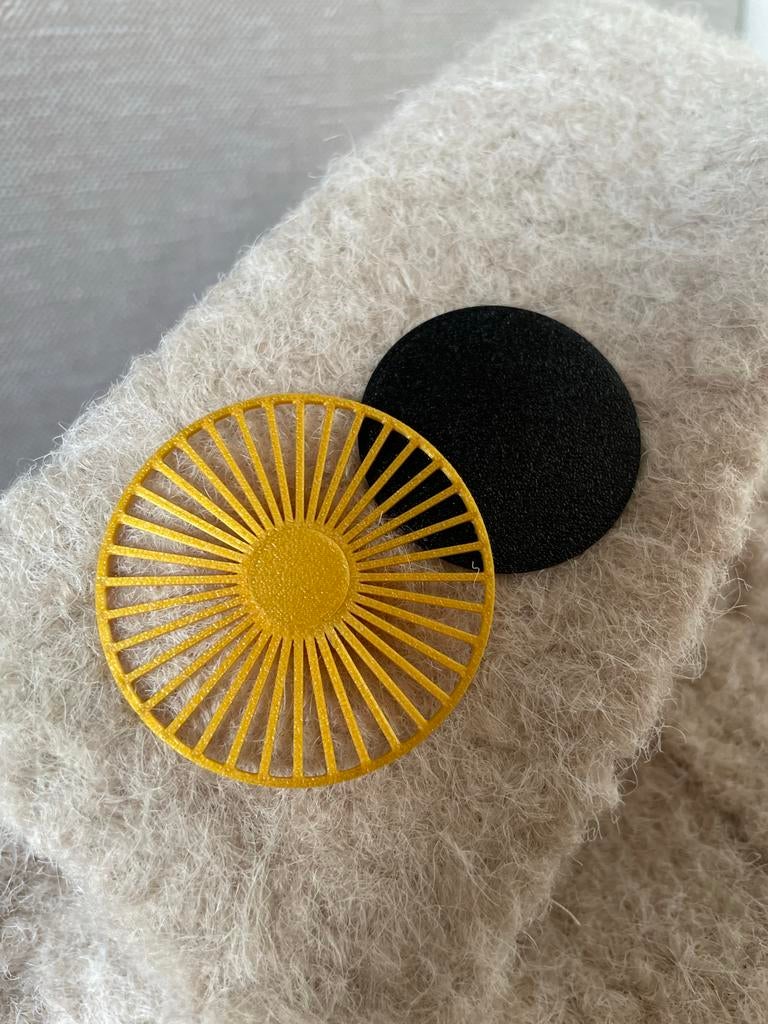 Broches Zon of Maan, stijlvol design Goudkleurig of Zwart, Overige materialen, 4 tot 7 cm, Nieuw, Ophalen of Verzenden