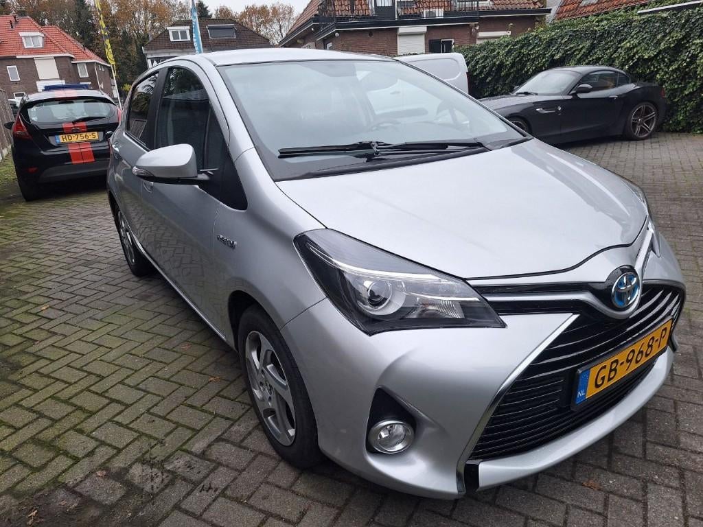 Toyota Yaris 1.5 HSD 55KW 5DRS 2015 Grijs, 1497 cc, 4 cilinders, 49 €/maand, Origineel Nederlands