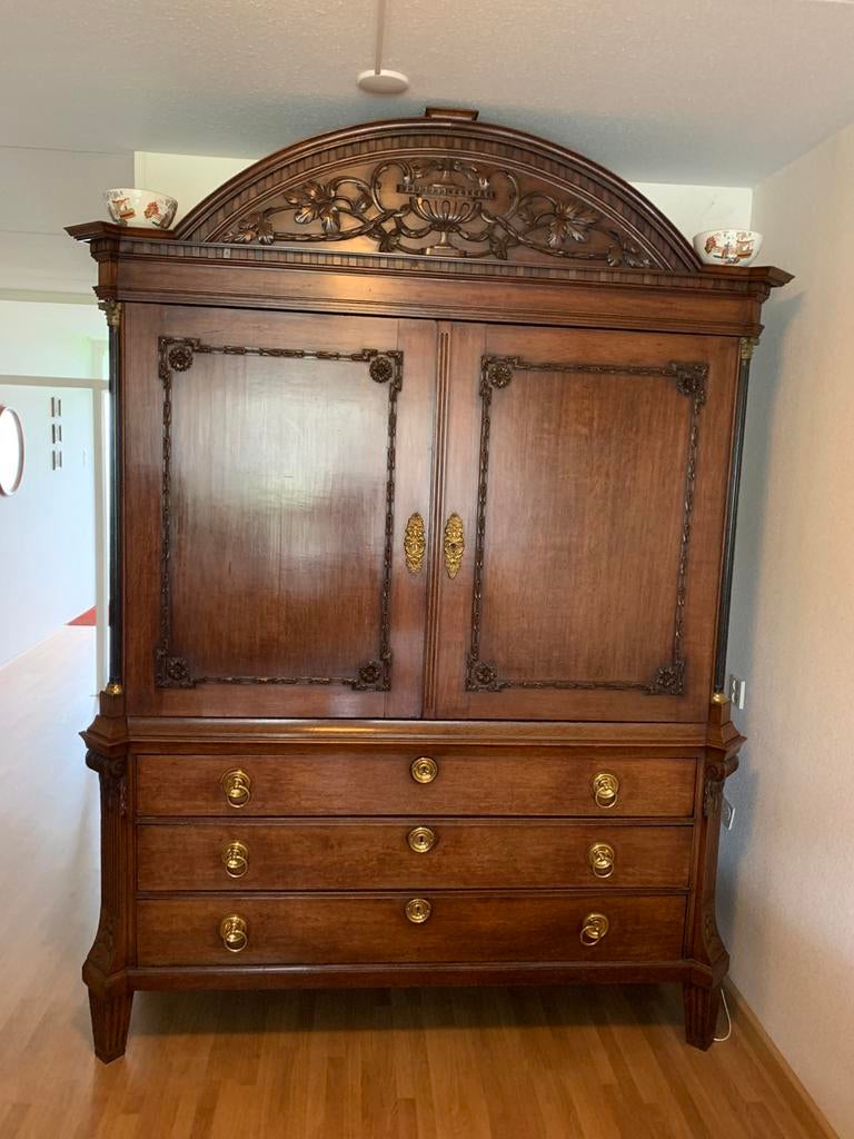 Antiek Drents kabinet 188x60x257cm, Ophalen
