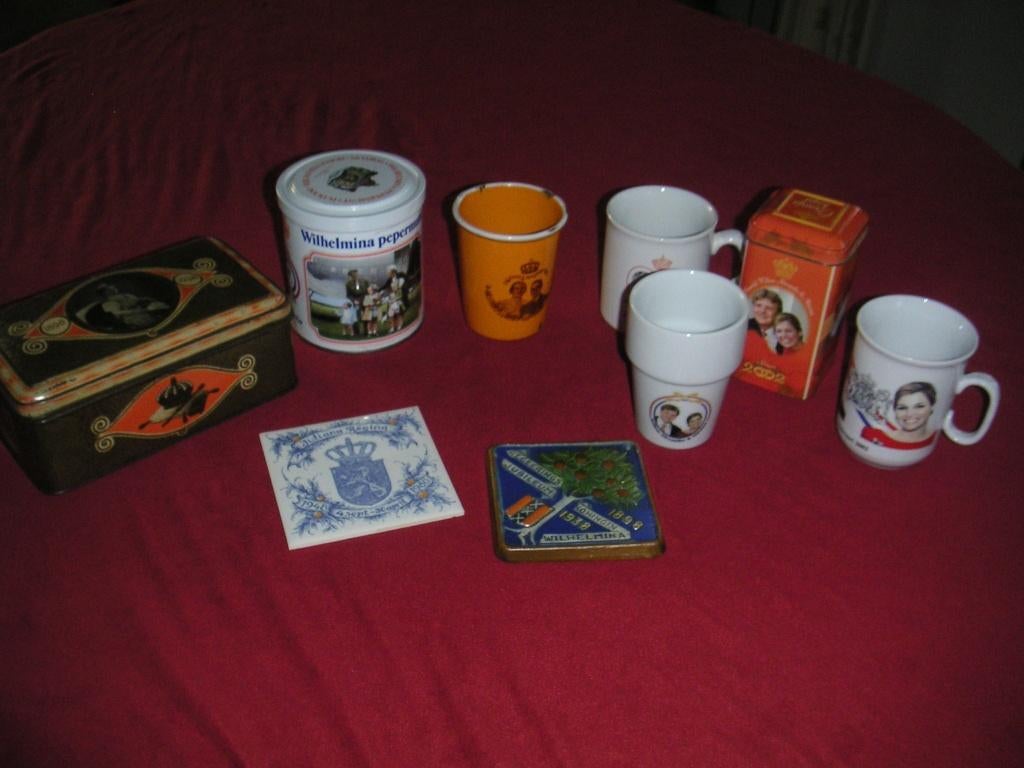 bekers en koektrommel Koningklijk huis,foto,s,& omschrijving, Ophalen of Verzenden, Nieuw, Servies