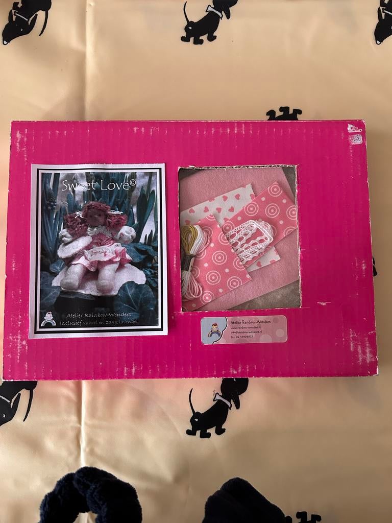 Viltpakket 'Sweet Love' - Atelier Rainbow-Wonders, Hobby en Vrije tijd, Vilt, Ophalen of Verzenden, Nieuw, Figuurtje(s), Wolvilt