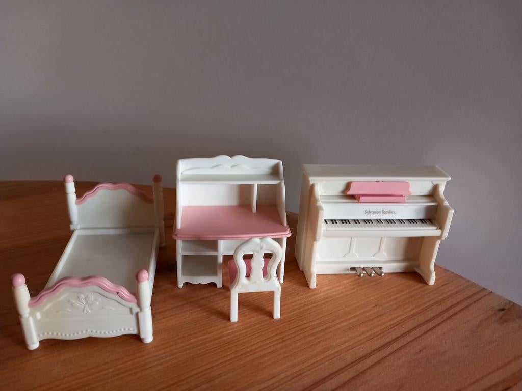 Sylvanian families meubels/bed/buro/piano/wat verkleurd, Verzamelen, Poppenhuizen en Toebehoren, Ophalen of Verzenden, Gebruikt