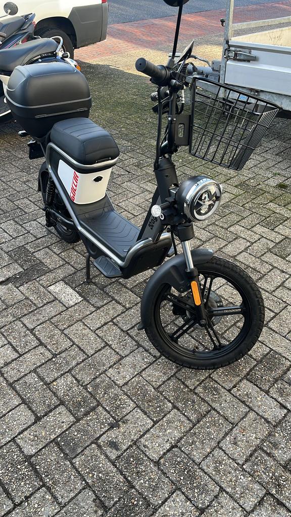 Elektrische scooter Goccia, bouwjaar 2023, Fietsen en Brommers, Snorfietsen en Snorscooters, Ophalen, Zo goed als nieuw, Elektrisch