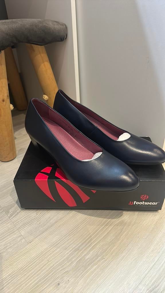 Jj footwear hakken nieuw in doos maat 42 donkerblauw, Kleding | Dames, Schoenen, Pumps, Blauw, Nieuw, Ophalen of Verzenden