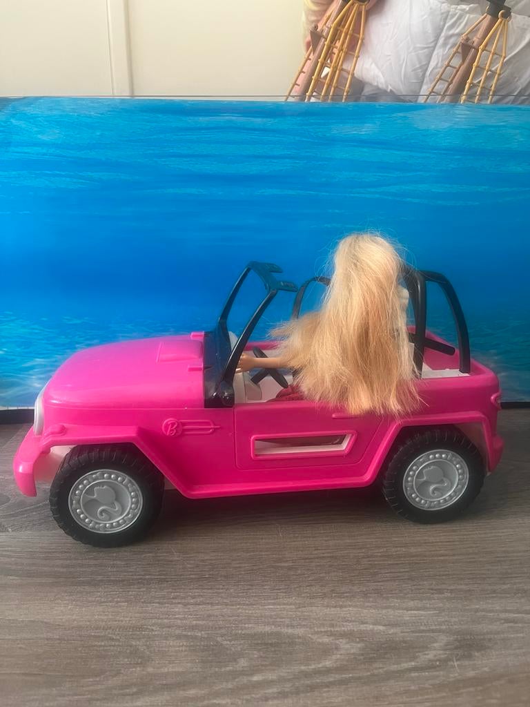 Barbie auto (jeep) roze met Barbiepop - Zo goed als nieuw, Ophalen of Verzenden, Zo goed als nieuw, Meisje