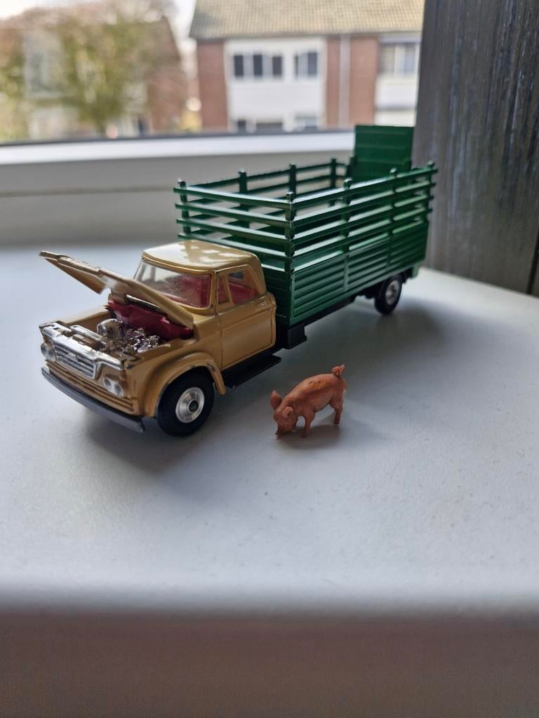 Corgi Toys Ford F-100 Pick-up met veewagen en varken, Overige merken, Gebruikt, 1:50 of kleiner, Ophalen of Verzenden