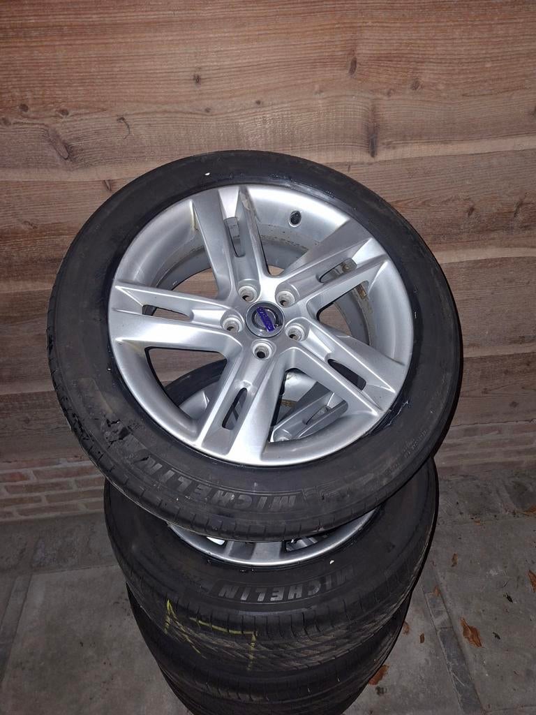 Originele Volvo V60 S60 V70 17″ Velgen Sadia zomer michelin, Gebruikt, 17 inch, Ophalen of Verzenden, Personenwagen