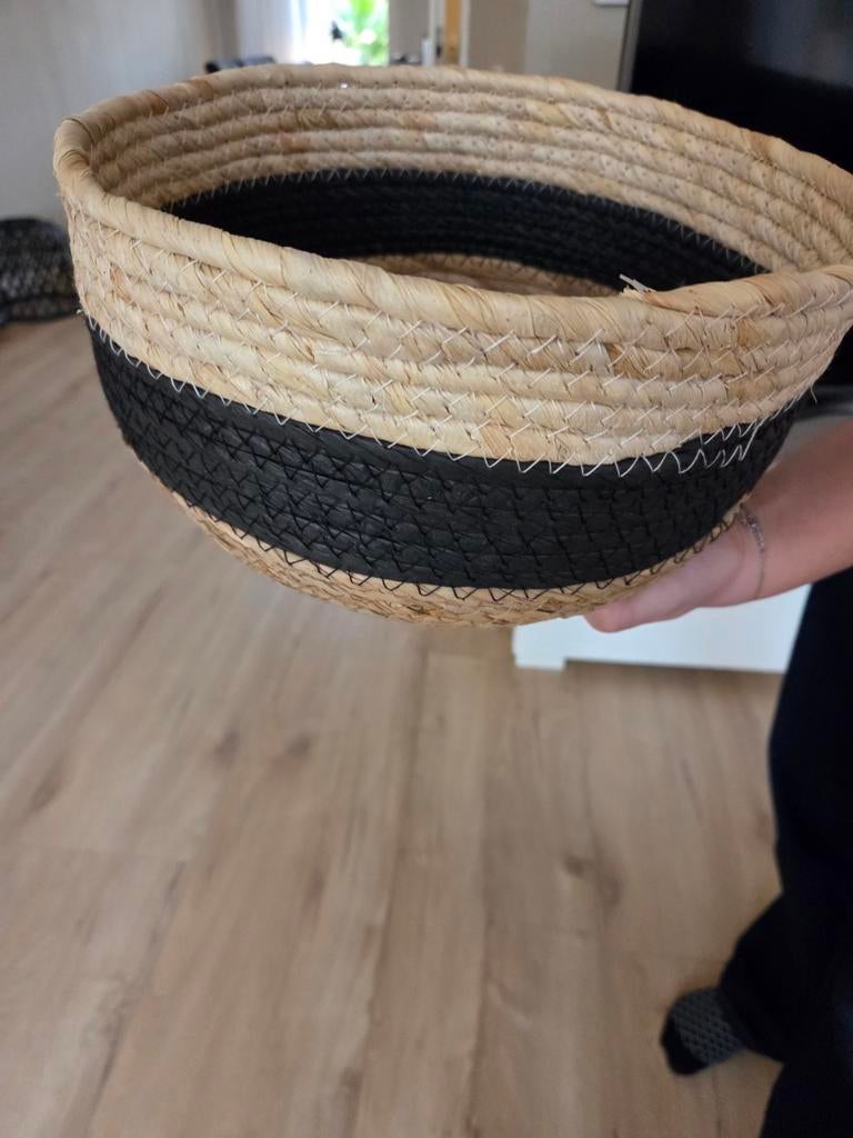 Decoratieve rieten schaal met zwart accent, Ophalen of Verzenden