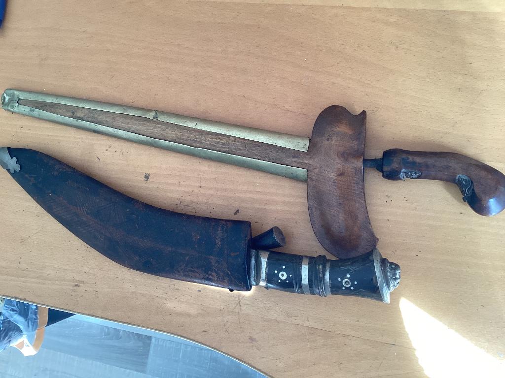 1 x Kris, 1 x Kukri mes, Antiek en Kunst, Verzenden