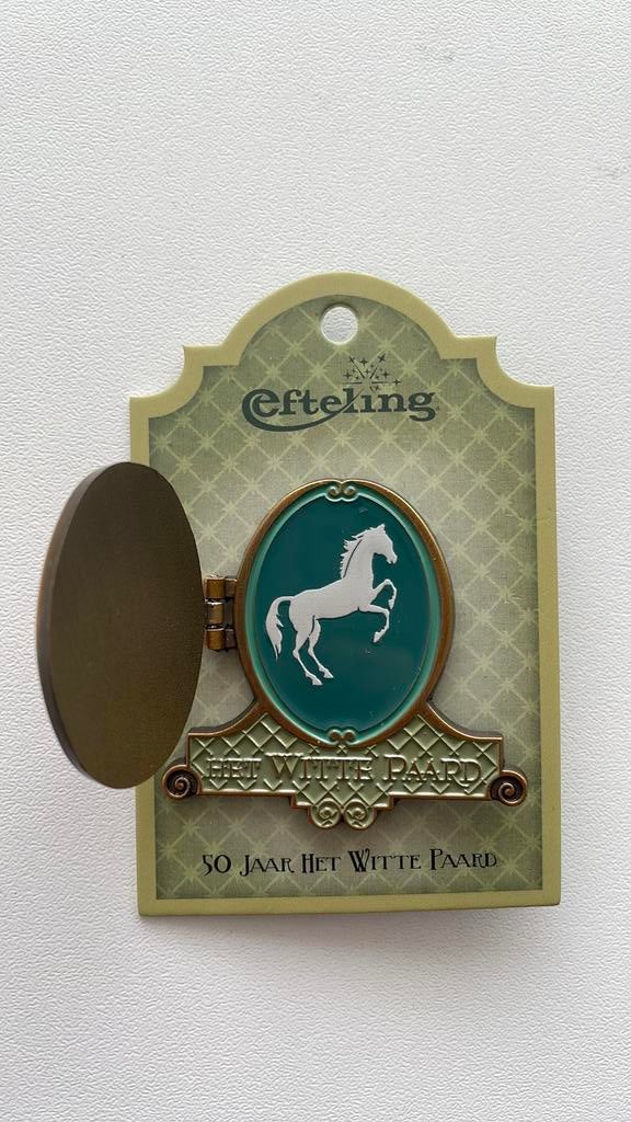 Efteling pin 50 jaar Het Witte Paard op kaartje EPP 484, Ophalen of Verzenden, Nieuw, Button of Speldje