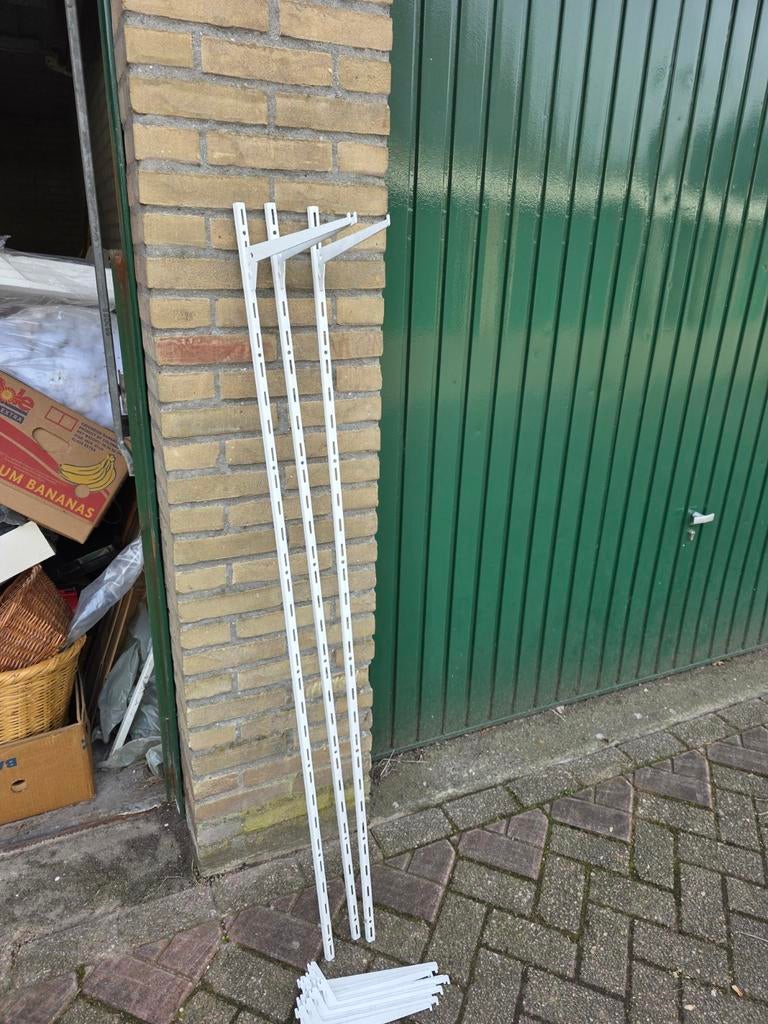 Witte plankdragers en rails voor wandplanken, Ophalen, Gebruikt