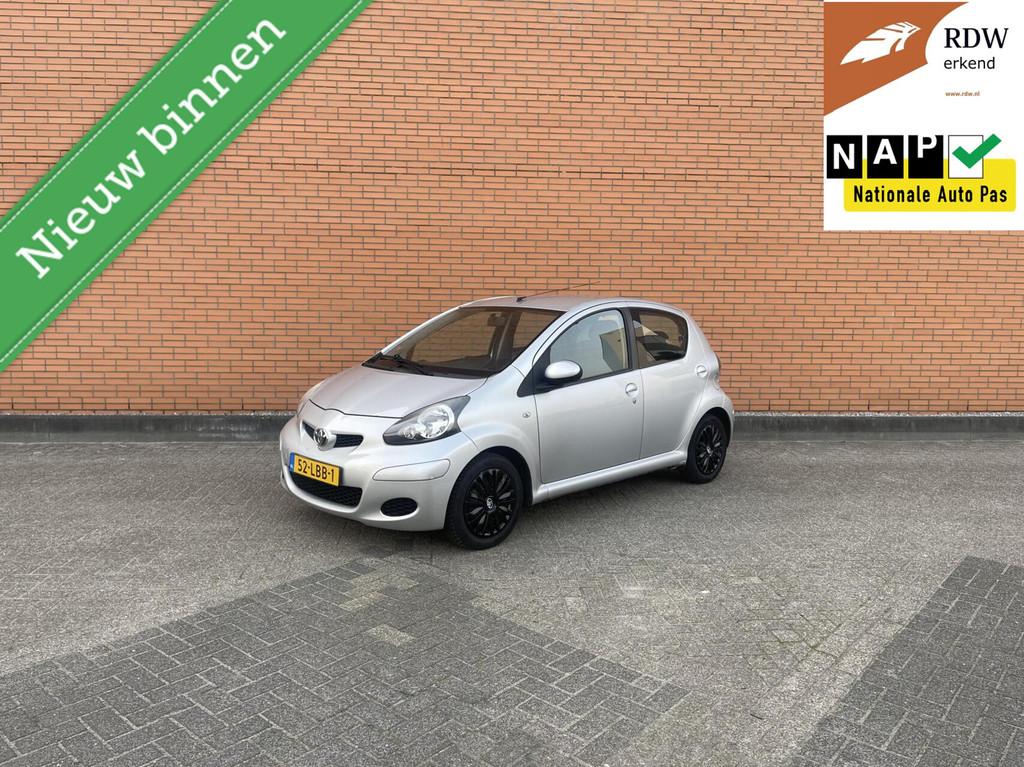 Toyota Aygo 1.0 2010 AIRCO | CARPLAY | ELEK-PAKKET | APK, Voorwielaandrijving, Navigatiesysteem, Gebruikt, 4 stoelen
