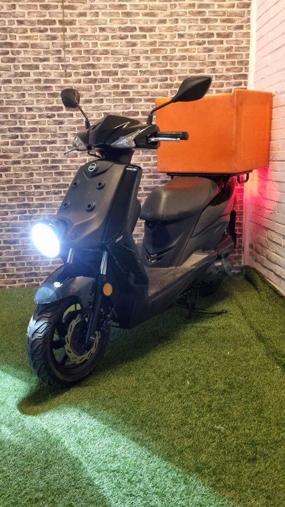 Zeer nette Sym X Pro E5 bezorgscooter 2024! Incl box, Fietsen en Brommers, Brommers | Derbi, Ophalen of Verzenden, Gebruikt