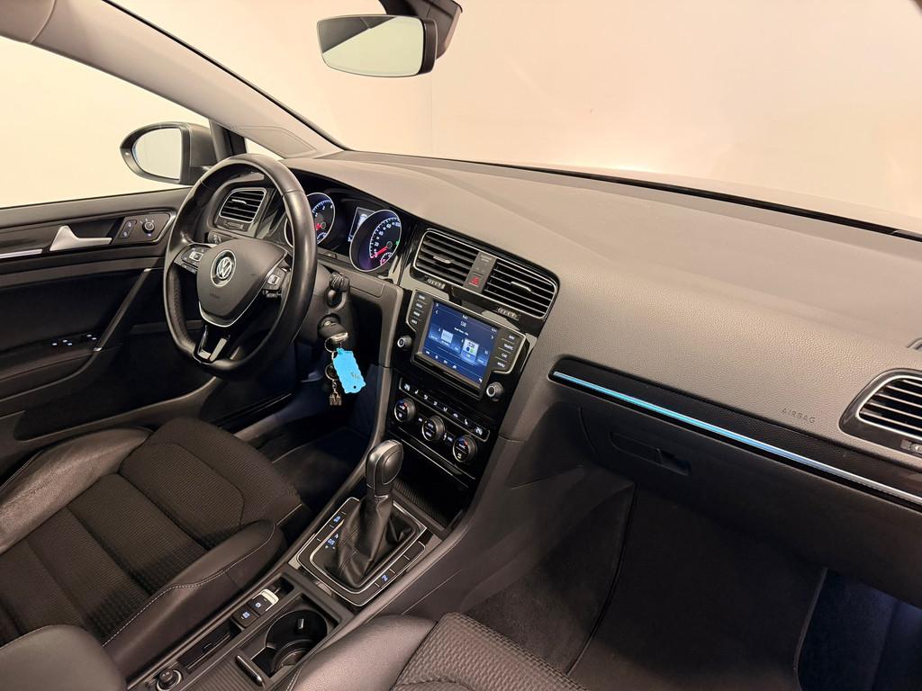 Volkswagen Golf 1.4 TSI Connected Series| Massage| Camera| S, 125 pk, Gebruikt, 4 cilinders, Leder en Stof