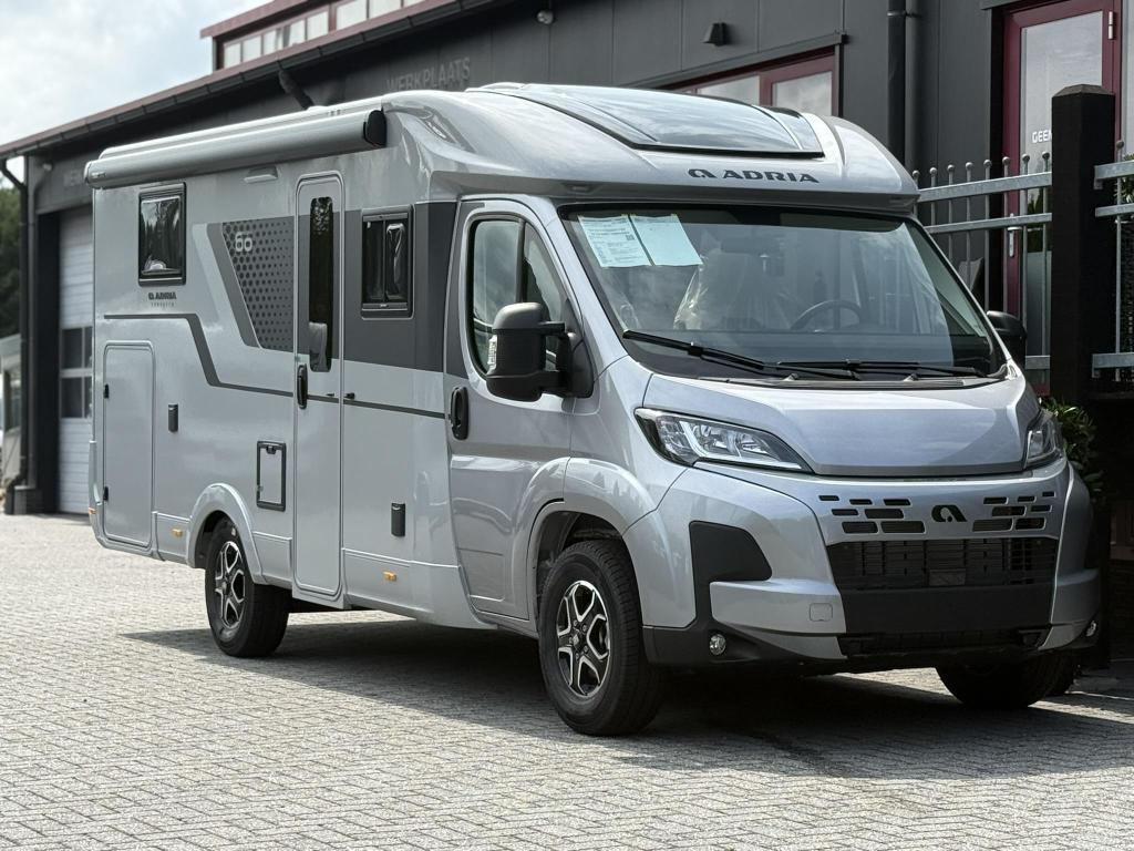 Adria Compact DL - 60Y EDITON - AUTOMAAT, Caravans en Kamperen, Campers, Chemisch toilet, Fiat, Bedrijf, Tot en met 3
