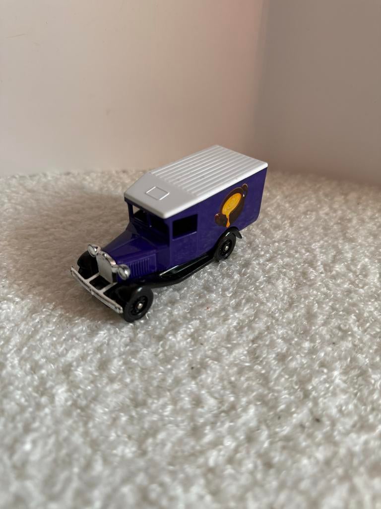 Corgi Cadbury Dairy Milk Delivery Van - Vintage Ford Model, Overige merken, Gebruikt, 1:50 of kleiner, Auto